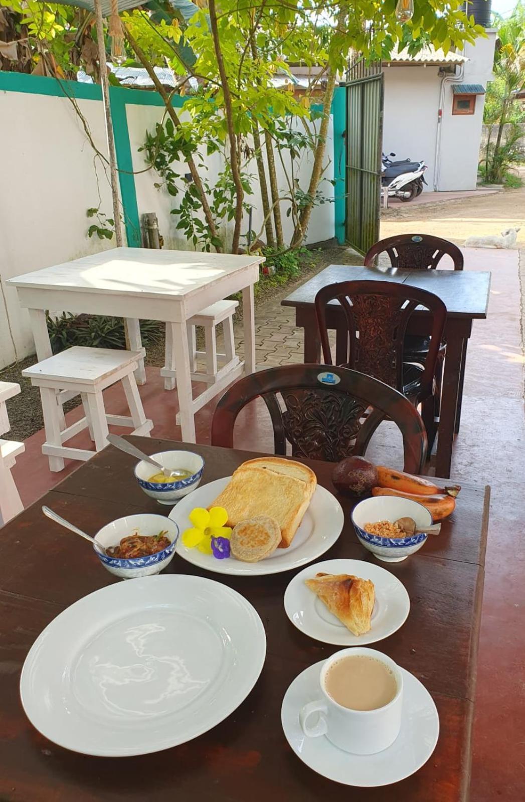 Bakery Family Guest House Mirissa Exterior foto